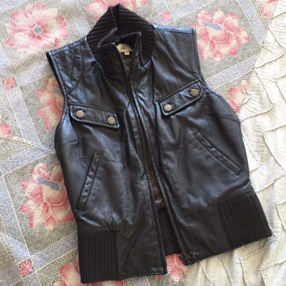 Leather vest chocolate brown